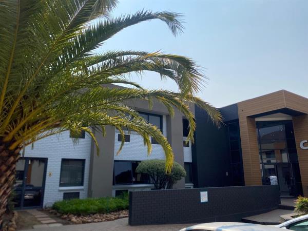 882 m² Office Space
