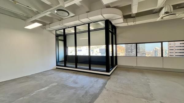 1 912 m² Office Space