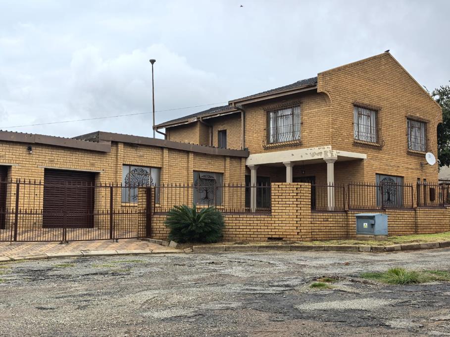 6 Bedroom House