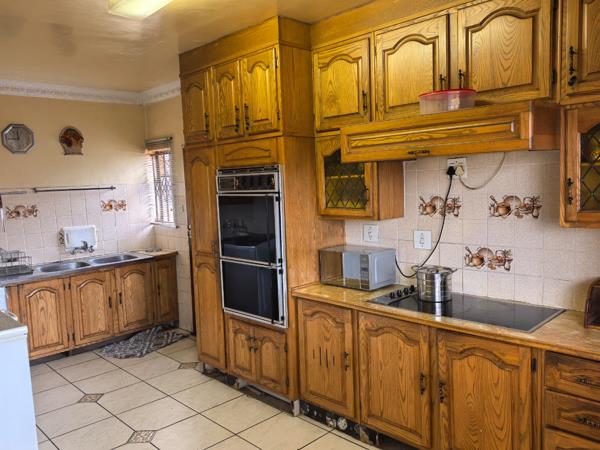 6 Bedroom House
