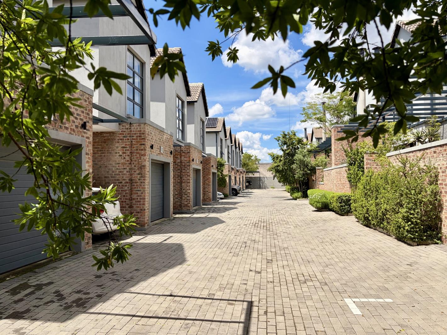 2 Bedroom Townhouse for sale in Brooklyn | T5416583 | Private Property
