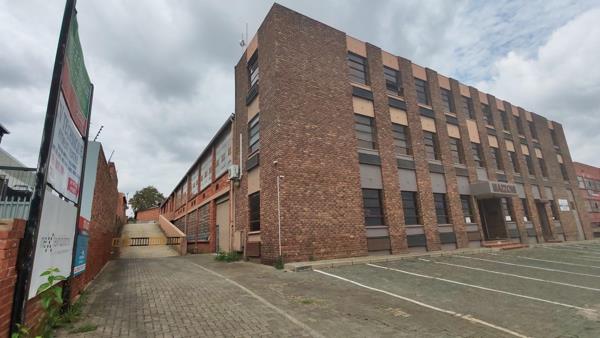 765 m² Industrial space