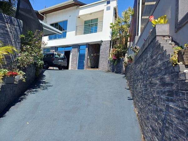6 Bedroom House
