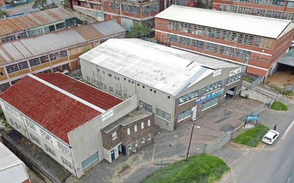 740  m² Commercial space