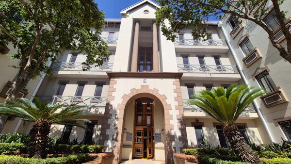 1 217 m² Office Space