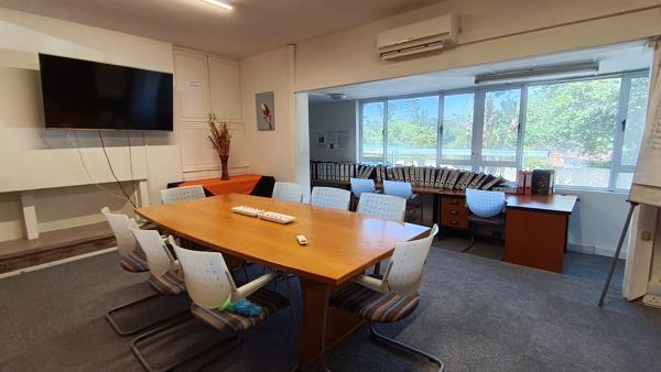 998 m² Office Space