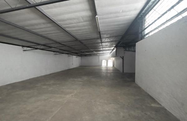890  m² Commercial space