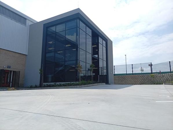 2 208  m² Industrial space