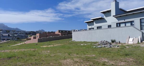 325 m² Land