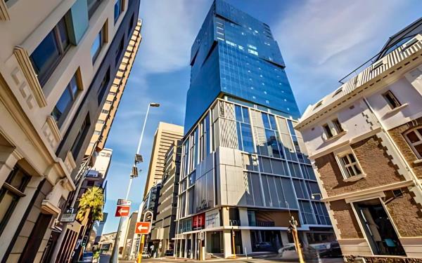 704 m² Commercial space