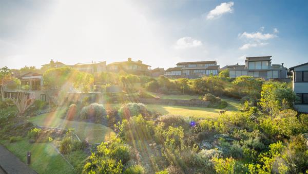 1 030 m² Land
