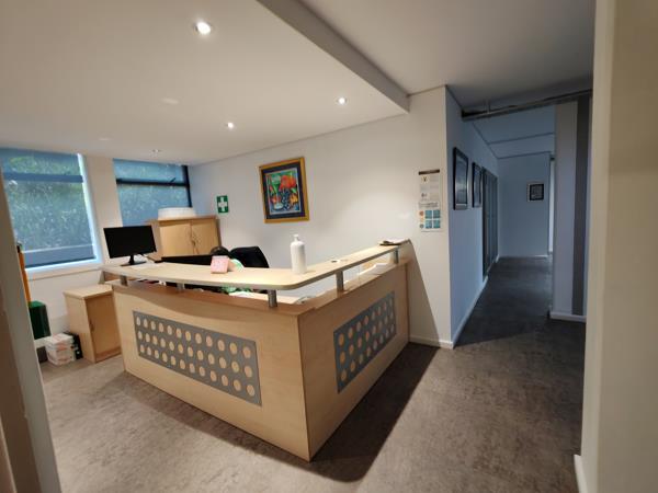 304 m² Office Space