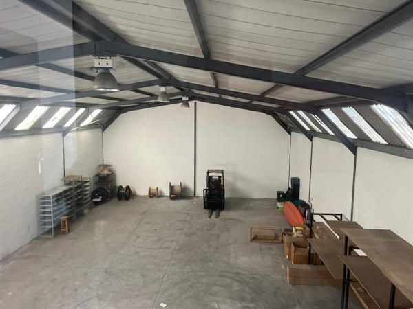 372 m² Industrial space