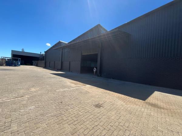 4 000  m² Commercial space