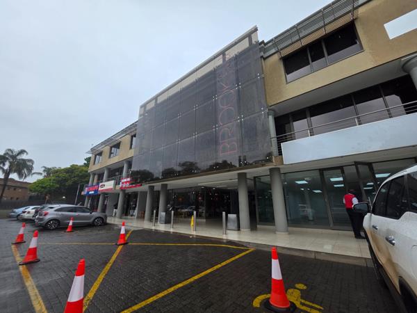 834 m² Commercial space