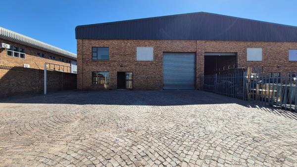 989 m² Industrial space