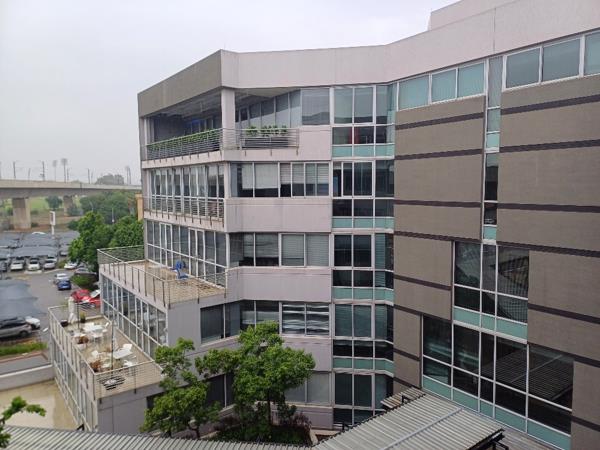 752  m² Commercial space