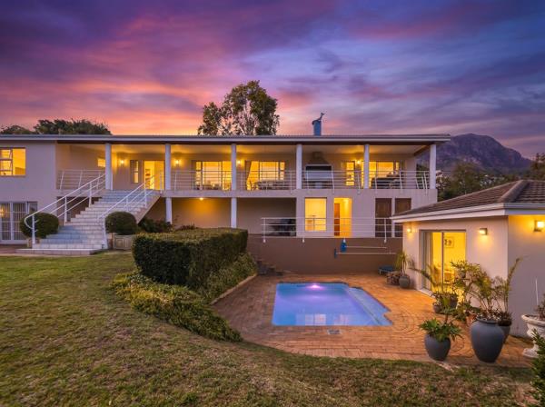 6 Bedroom House