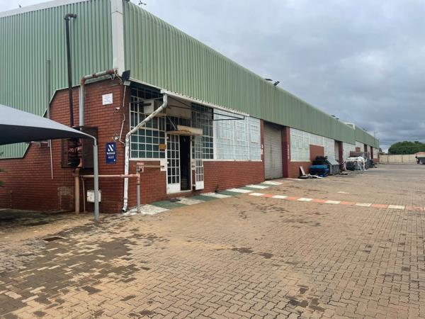 1 900  m² Industrial space