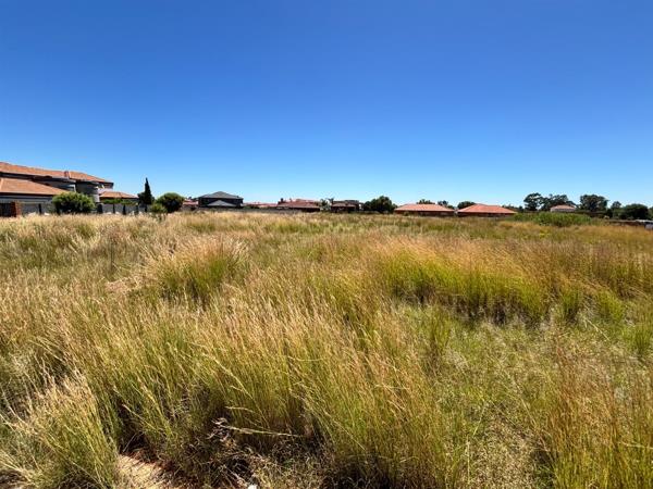 3 268 m² Land