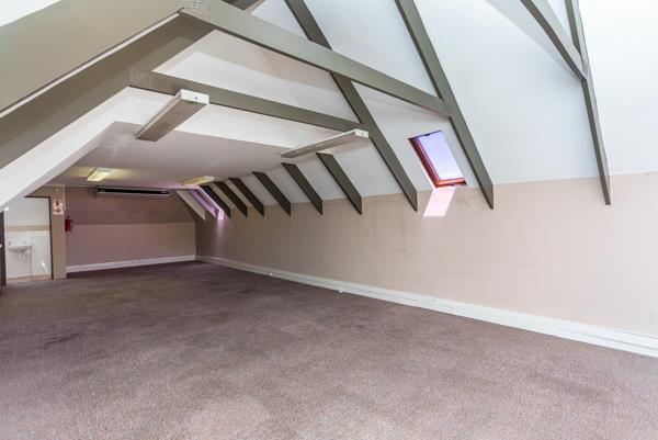 171  m² Commercial space