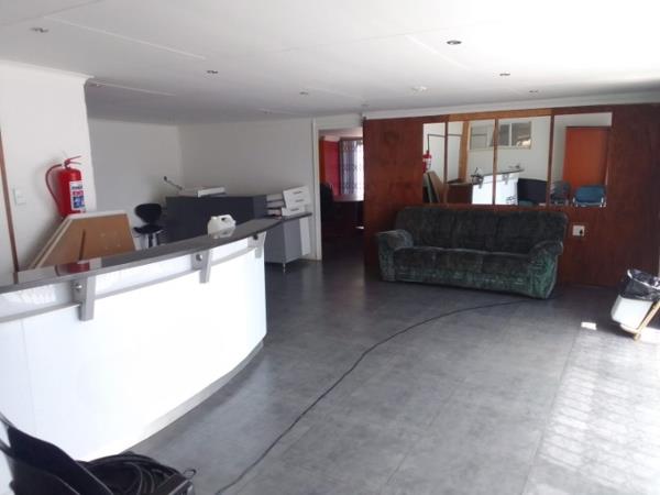 200  m² Commercial space