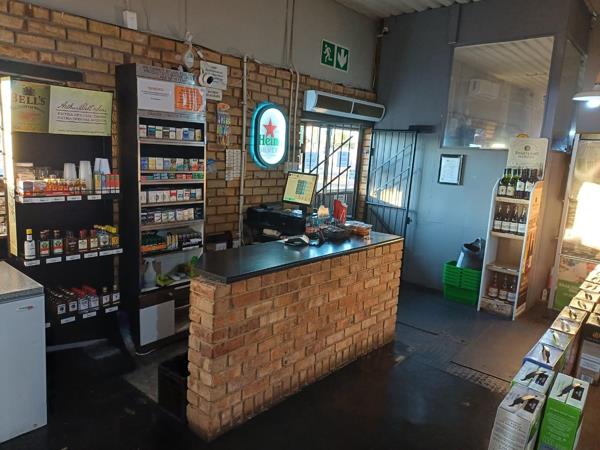 10 000  m² Retail Space