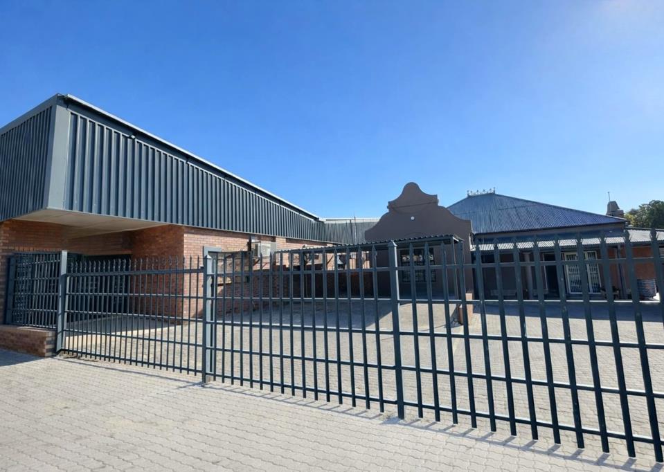 800  m² Commercial space