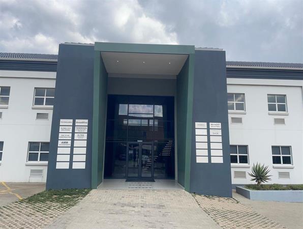 586 m² Office Space