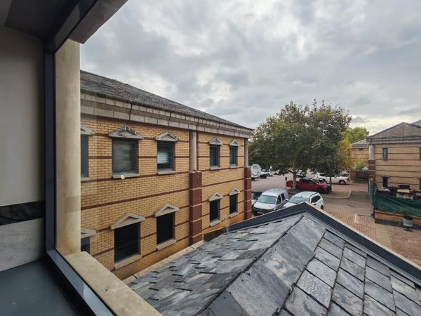 230 m² Commercial space