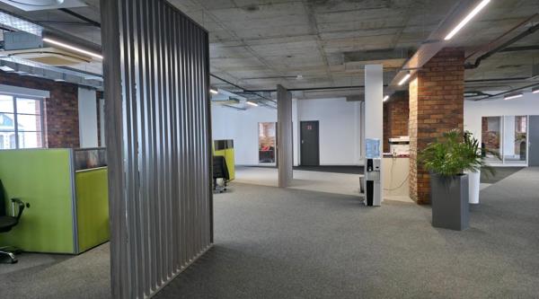 1 211  m² Commercial space