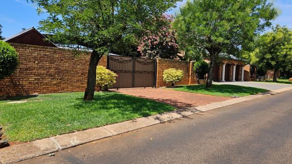 6 Bedroom House
