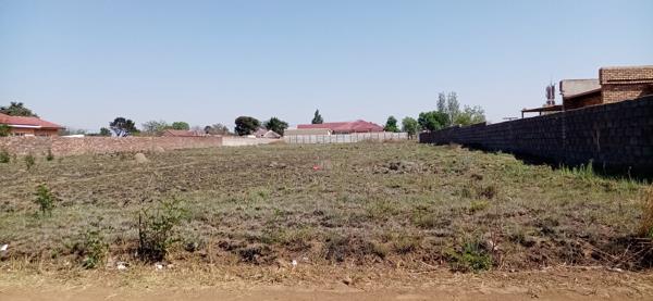 2 230 m² Land