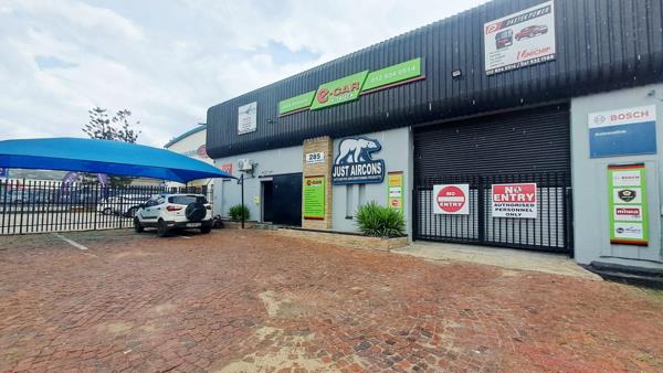 1 015 m² Industrial space