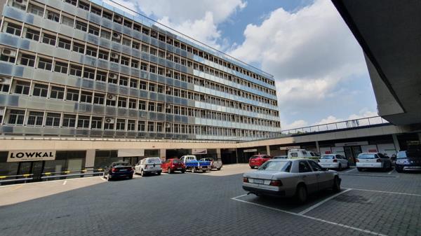 758 m² Commercial space