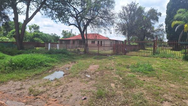 1 124 m² Land