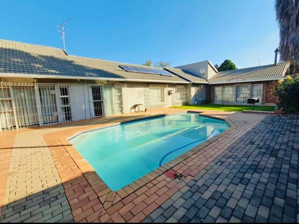 6 Bedroom House