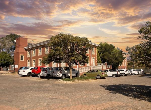 348 m² Office Space