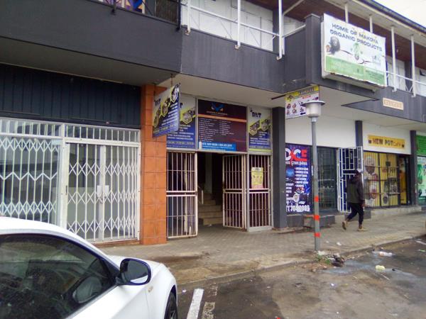 472  m² Commercial space