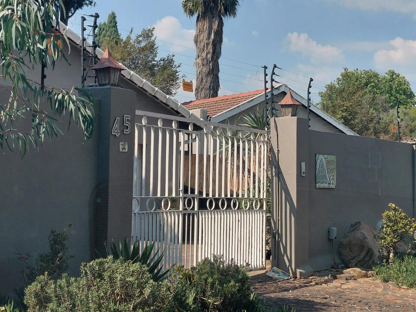 3 Bedroom Garden Cottage in Johannesburg North