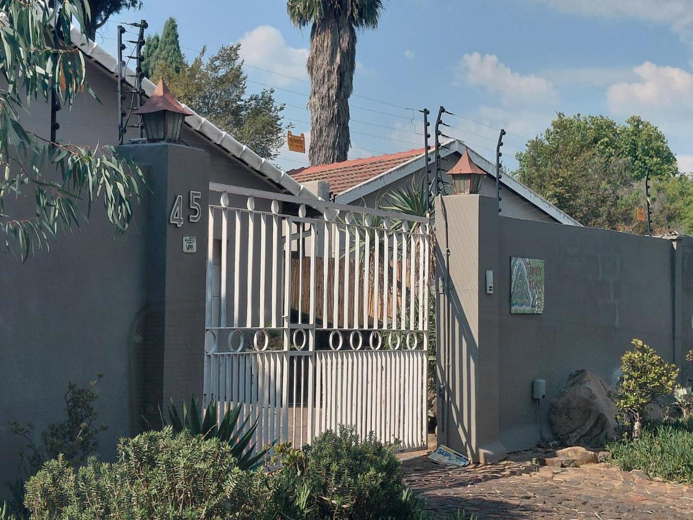 3 Bedroom Garden Cottage in Johannesburg North