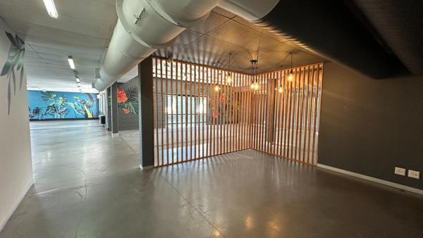 700 m² Office Space