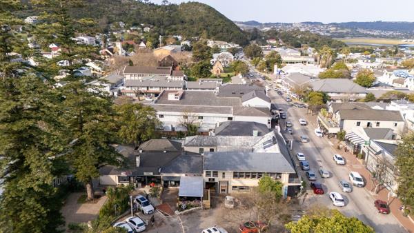 734 m² Retail Space