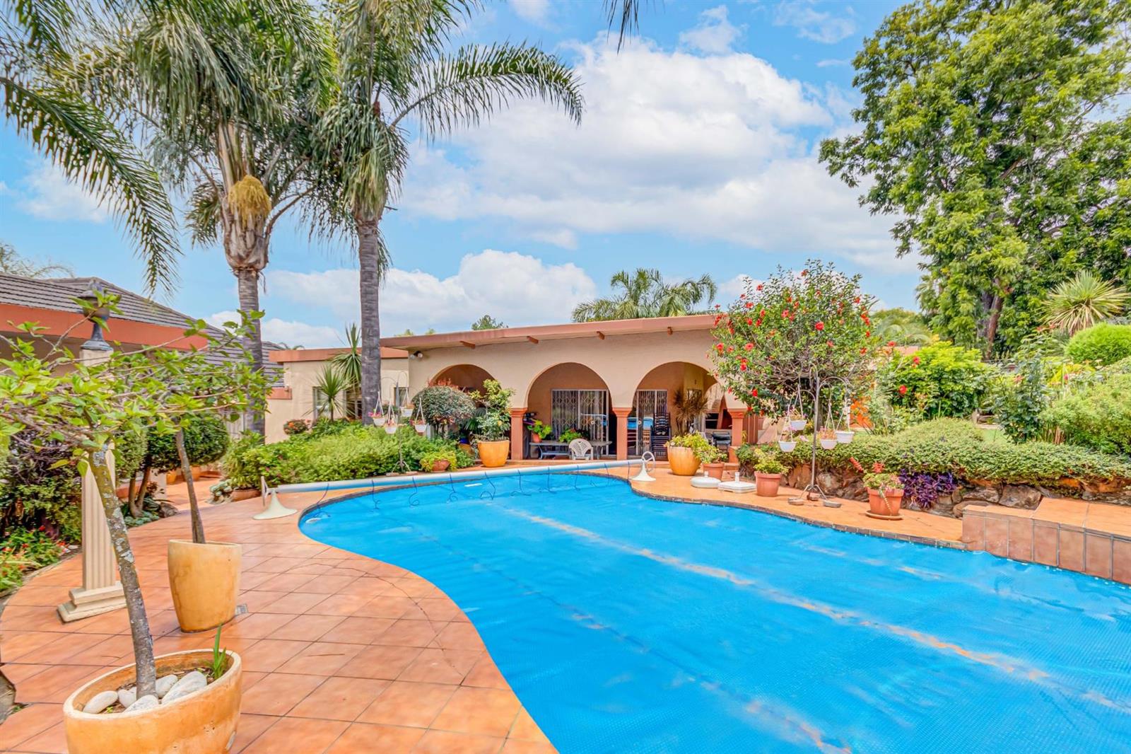 4 Bedroom House in Victory Park