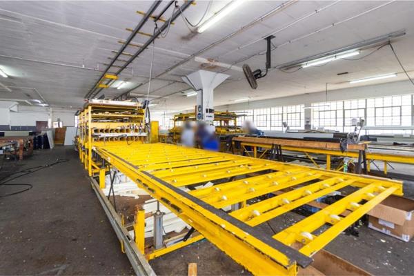 913 m² Industrial space