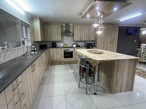 6 Bedroom House
