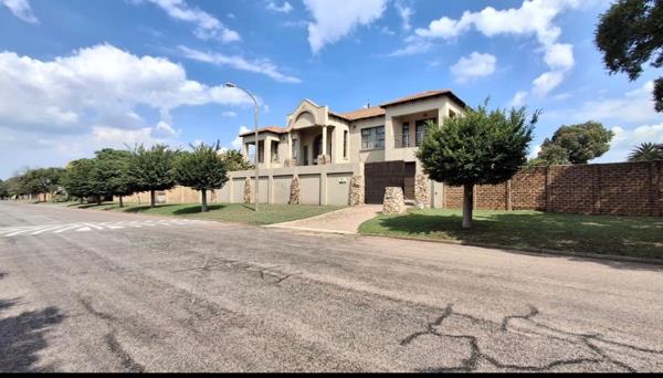 6 Bedroom House