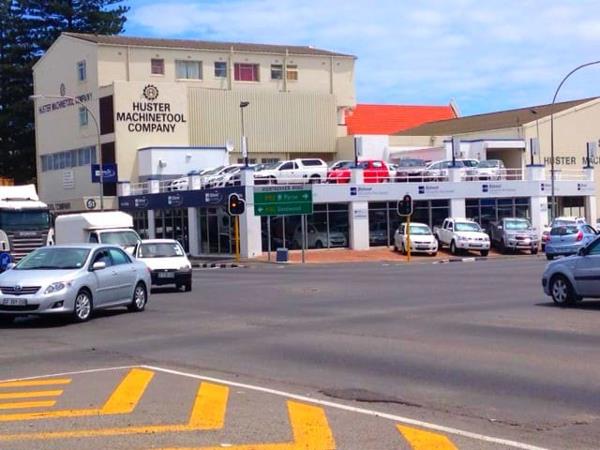 824  m² Commercial space