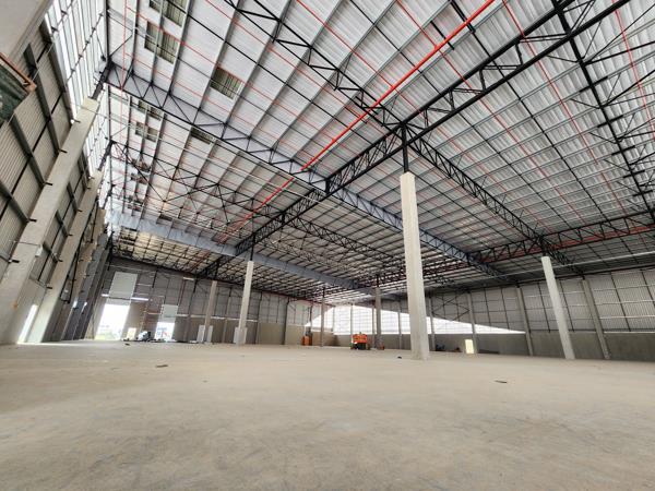 4 883  m² Industrial space