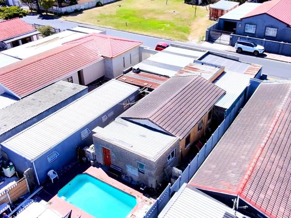 6 Bedroom House